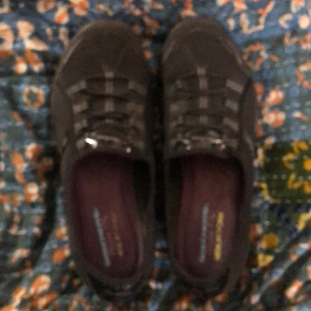 Sketchers relaxed fit memory foam size 9